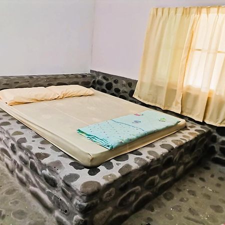 Oyo Home 90491 Flinstone Lodge كوتا كينابالو المظهر الخارجي الصورة