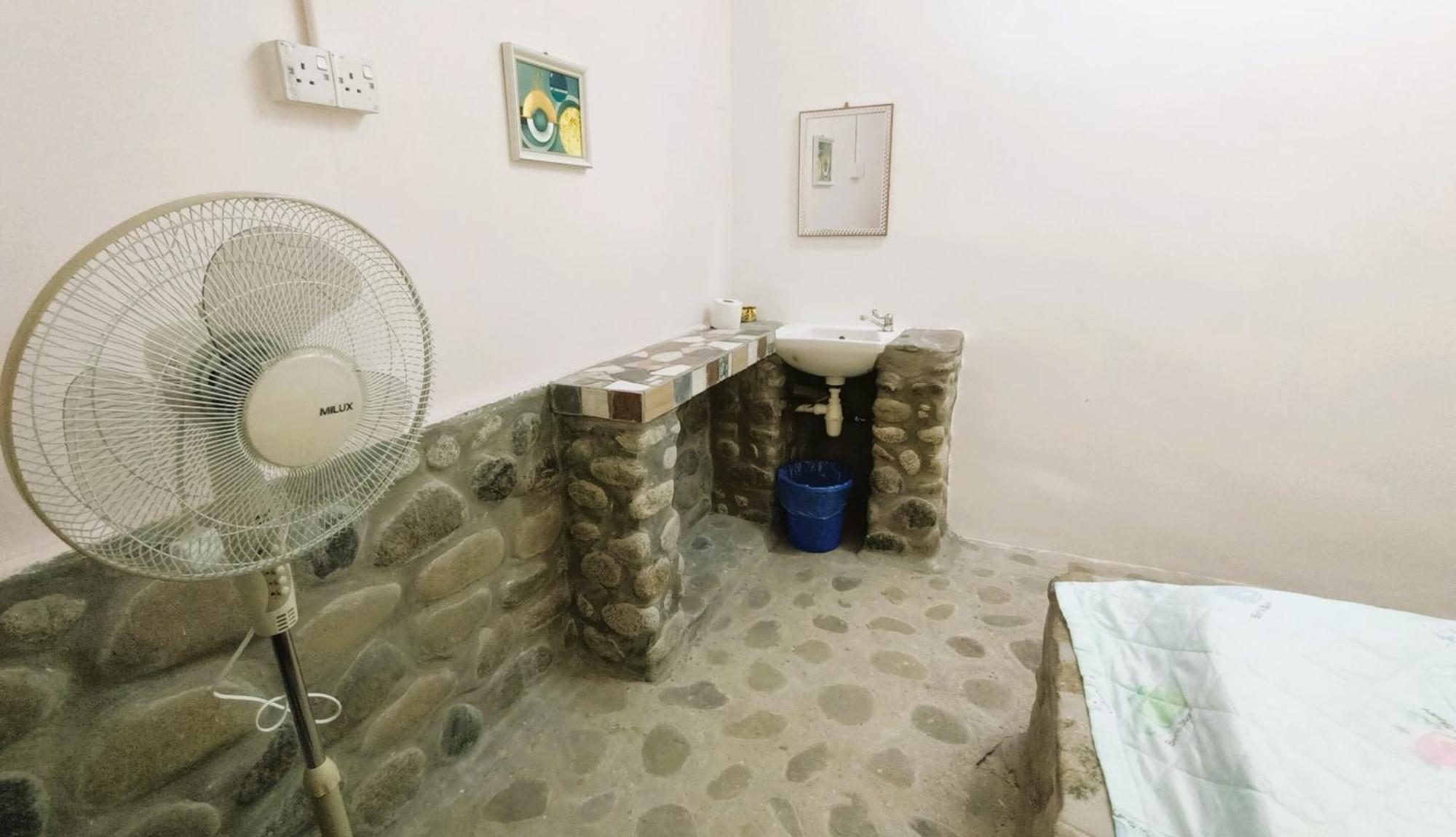 Oyo Home 90491 Flinstone Lodge كوتا كينابالو المظهر الخارجي الصورة