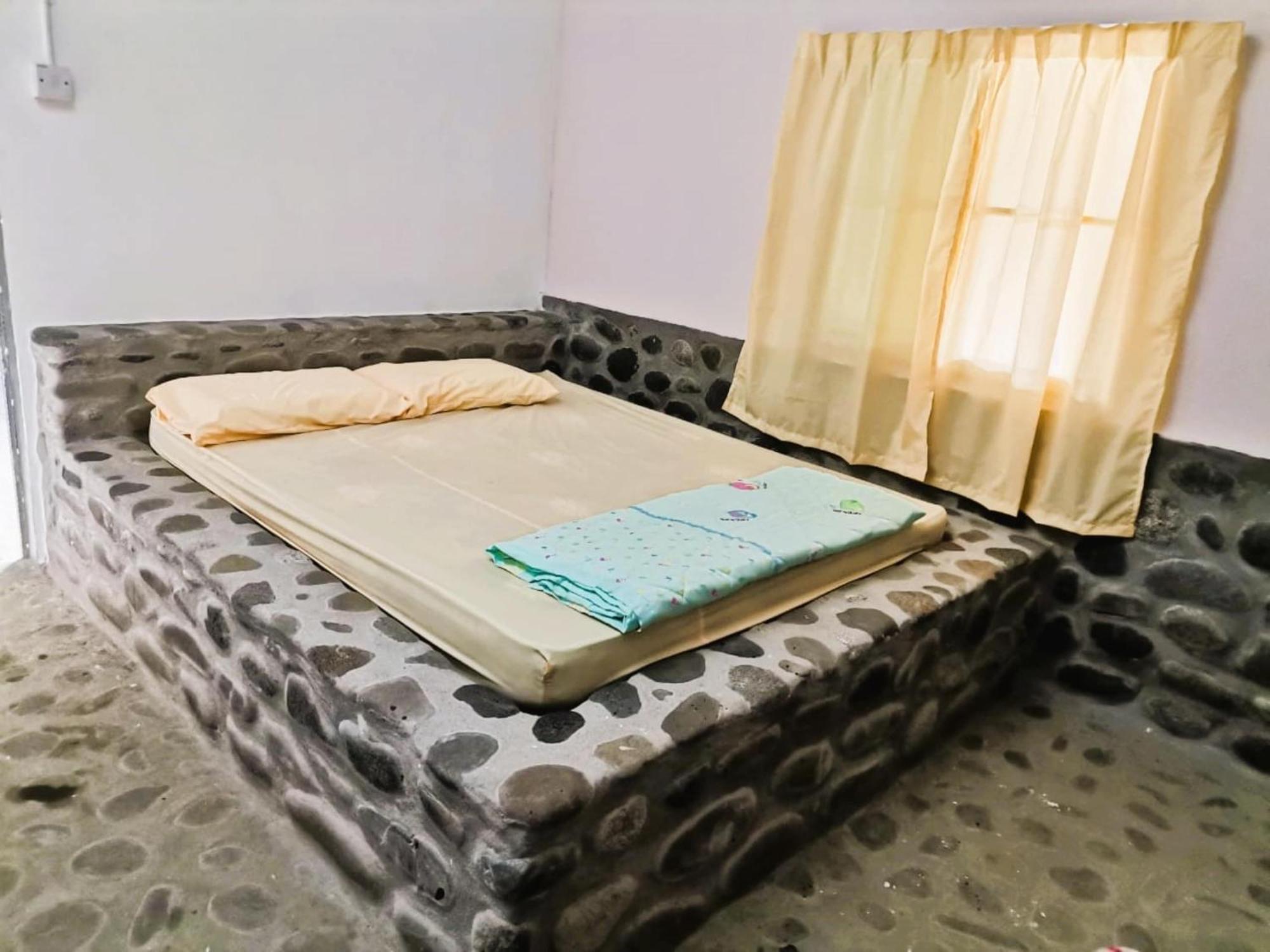 Oyo Home 90491 Flinstone Lodge كوتا كينابالو المظهر الخارجي الصورة